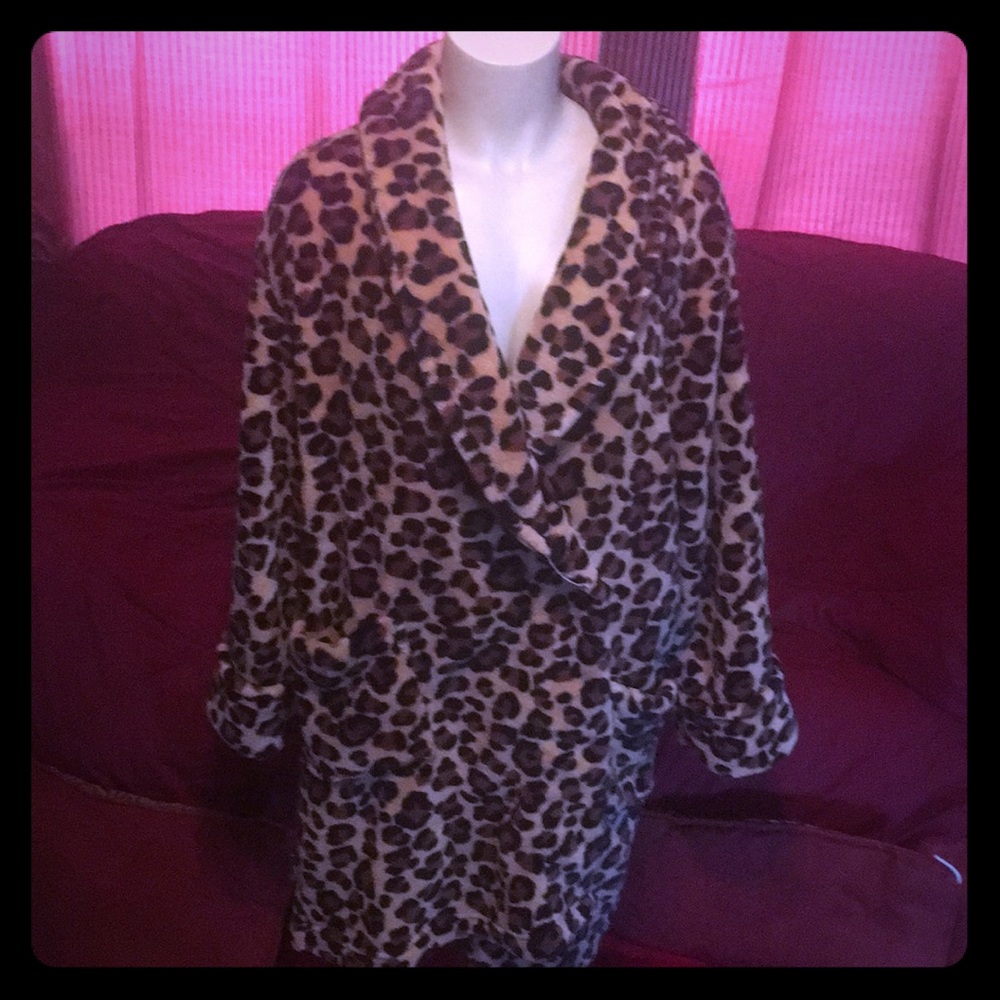 Size Large Cheetah Print Robe